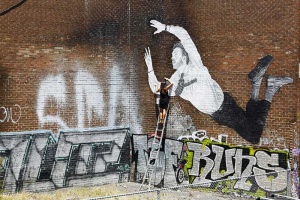 street-art-falling-man-2